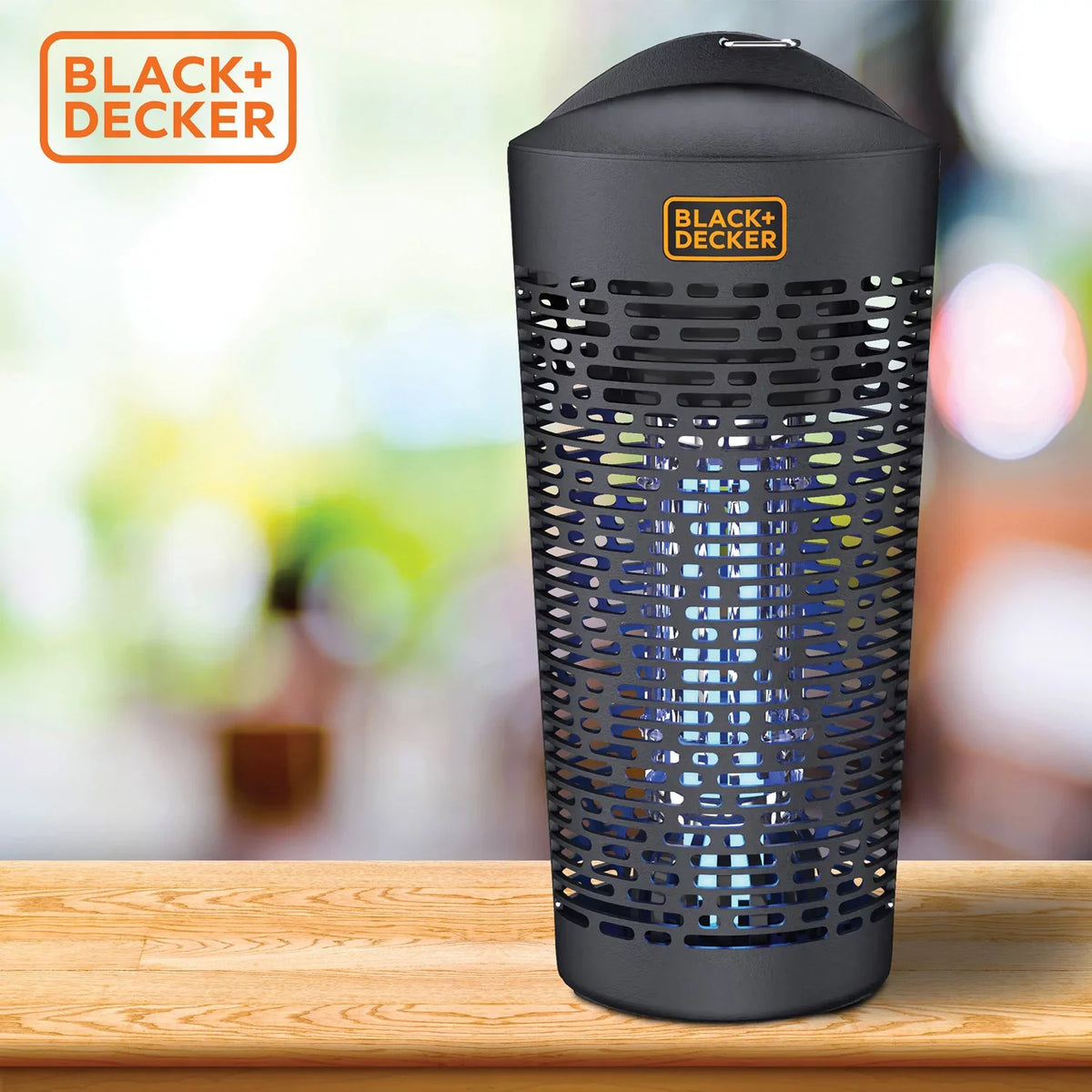 Hanging BDPC958 Outdoor Zapper (1/2 BLACK+DECKER Bug Acre)